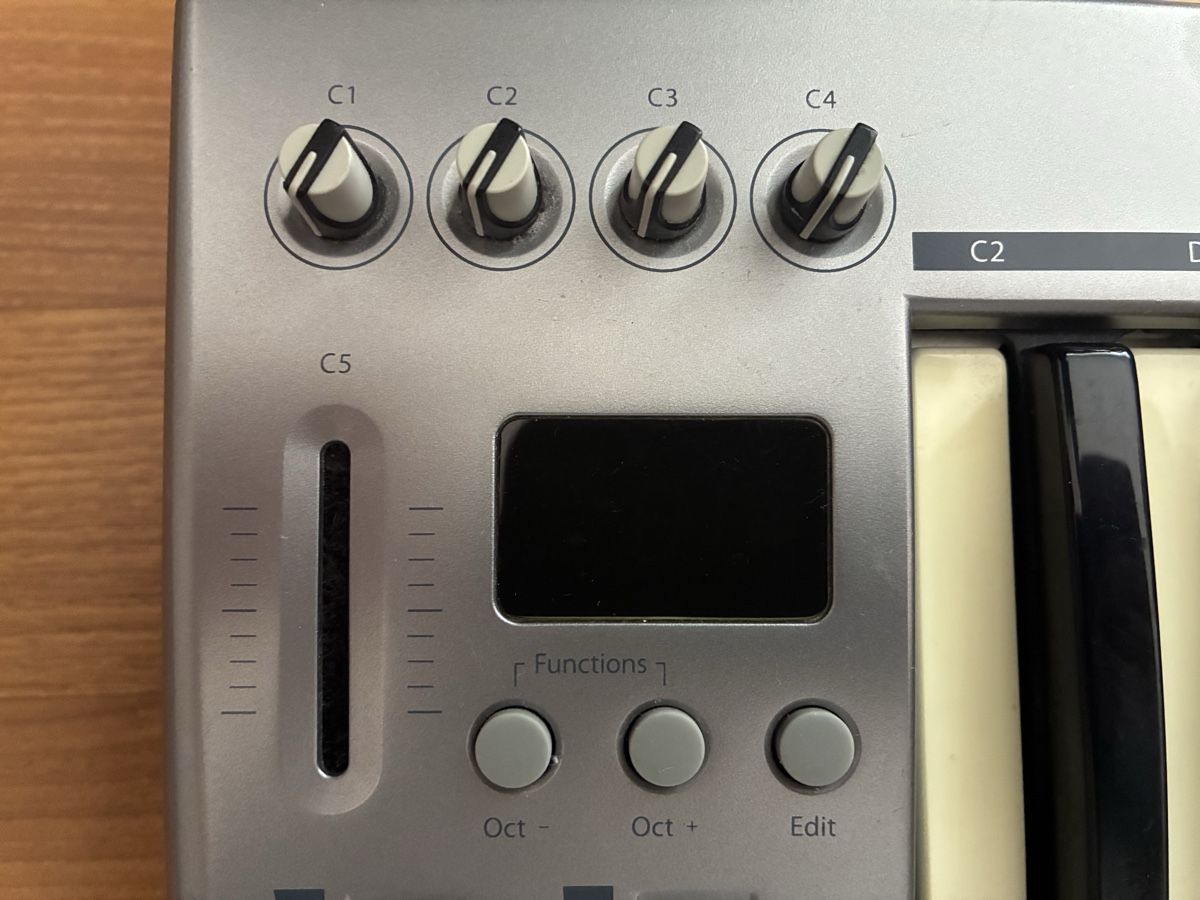Musikinstrumente: Acorn Masterkey 25 USB MIDI Controller – Gebraucht aus Zürich von Brodiea 4
