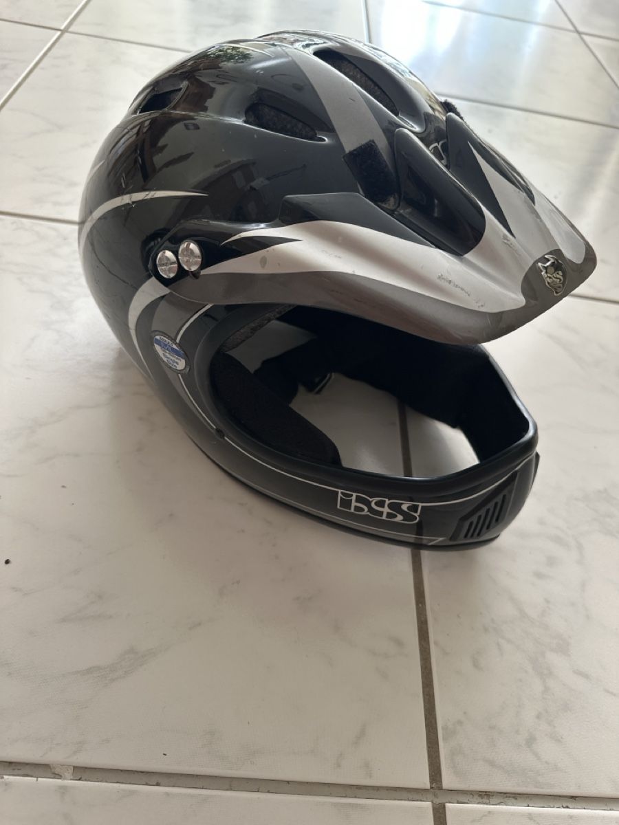 IXS Casques & visières: iXS Downhill Helm schwarz M/L Single Size – D'occasion à Seewen SO par kur_fl6d