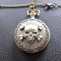 Gothic Umhängeuhr The Skull Watch