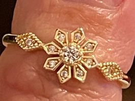 Jolie bague vintage plaquée jaune  60. neuve