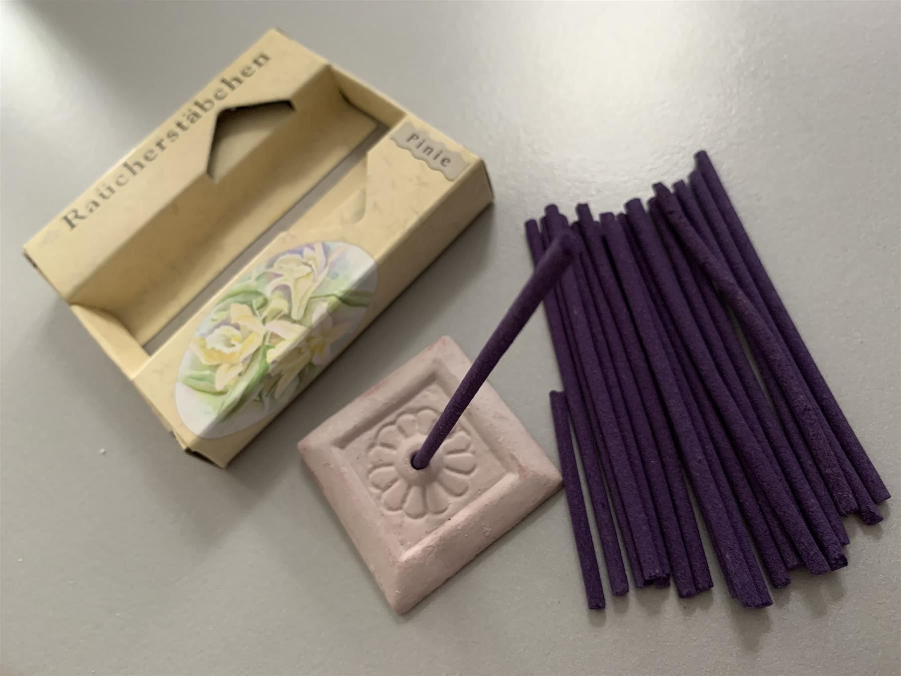 Tutte le decorazioni: 10 Sets Pinie Räuchersticks mit Halter – Nuovo (secondo la descrizione) da Langwiesen venduto da rtWebshop 5