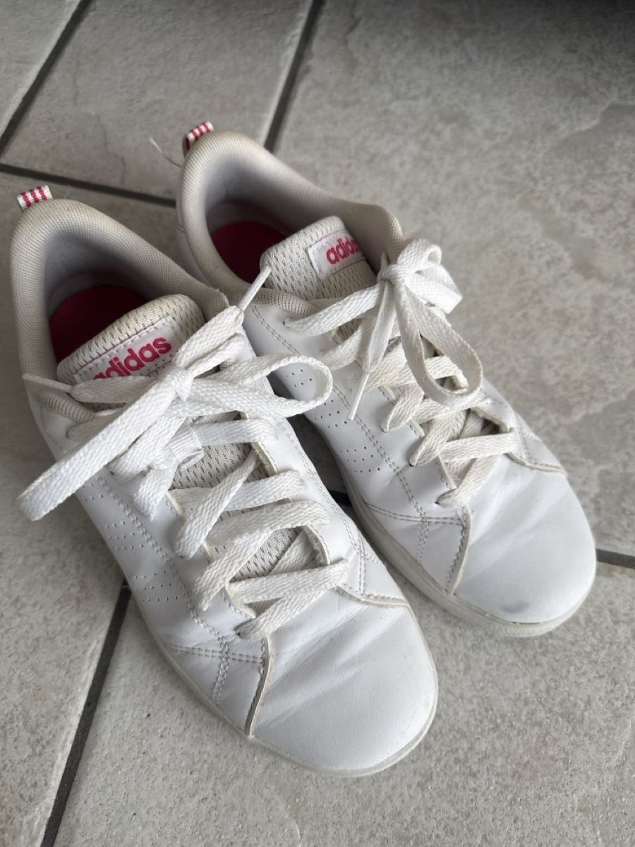 Adidas Schuhe für Mädchen: Schuhe „ADIDAS“ Gr.ca.36 – Gebraucht aus Waltenschwil von lina-04