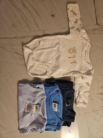 4x Baby Bodys Gr. 50/56 Top Zustand