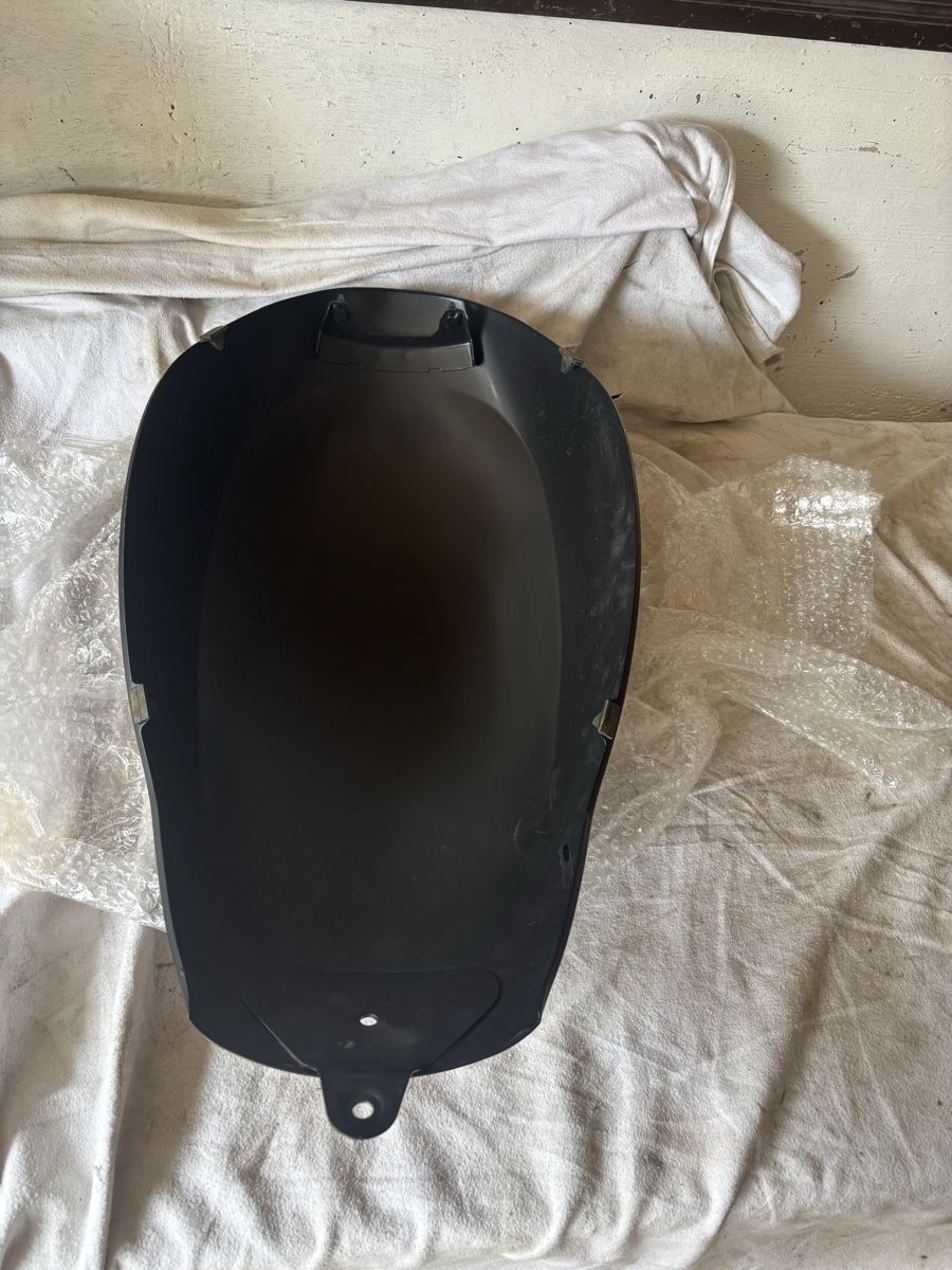 Harley-Davidson Alle Motorradersatzteile: Harley Davidson Airboxcover V-Rod – Gebraucht aus Schötz von Harley35 3