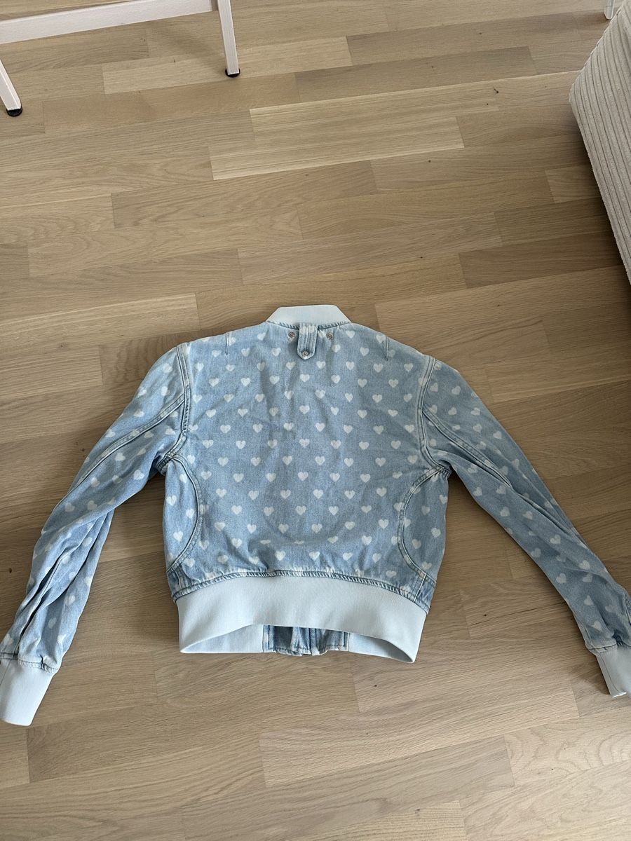 Diesel Jacken: Diesel Denim Jacket with hearts – Gebraucht aus Dietikon von giu_s5xy 1
