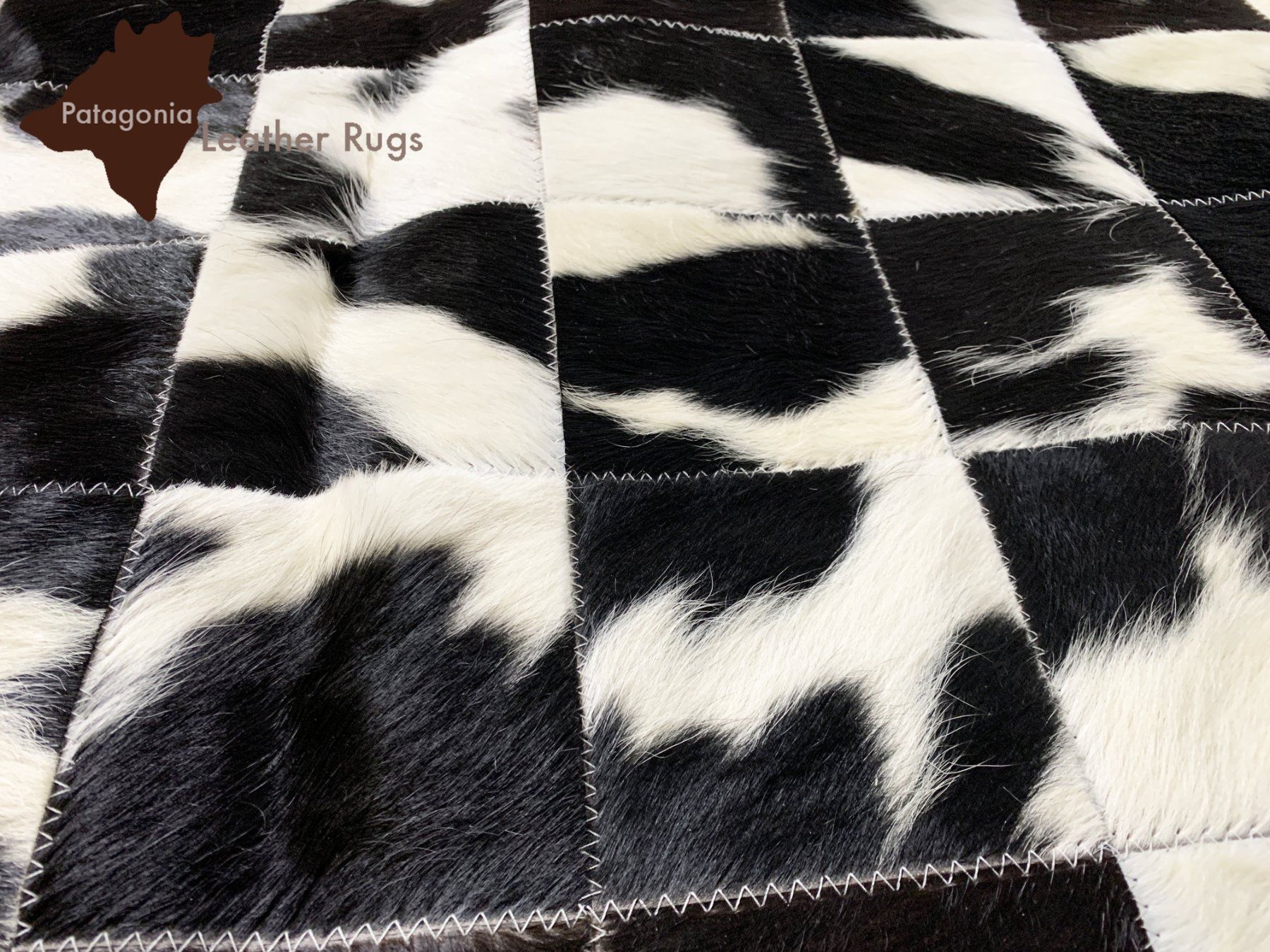 Tappeti: Kuhfell Teppich Patchwork Black/White 180 x 204 cm – Nuovo e nell'imballaggio originale da Arbedo venduto da patagonialeatherrugs 3