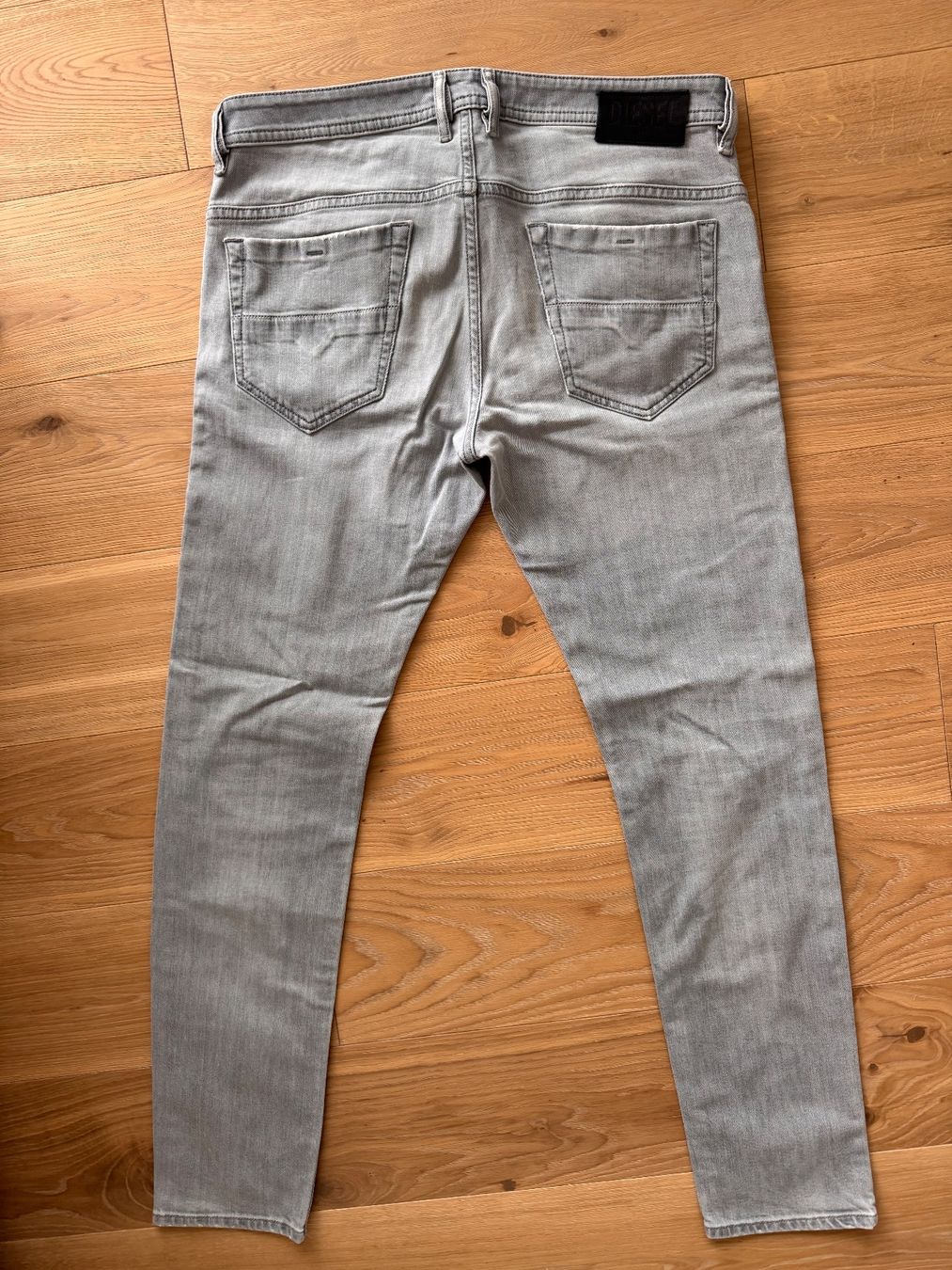 Diesel Jeans: Hellgraue Dieseljeans, Thommer SP, 34/32 – Usato da Zumikon venduto da ver_zbp8 1