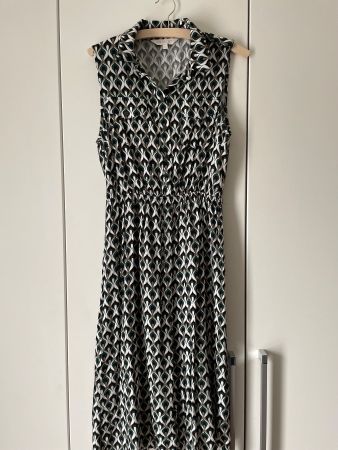 Kleid Grösse S, Marke Apricot, ärmellos gemustert, Viscose