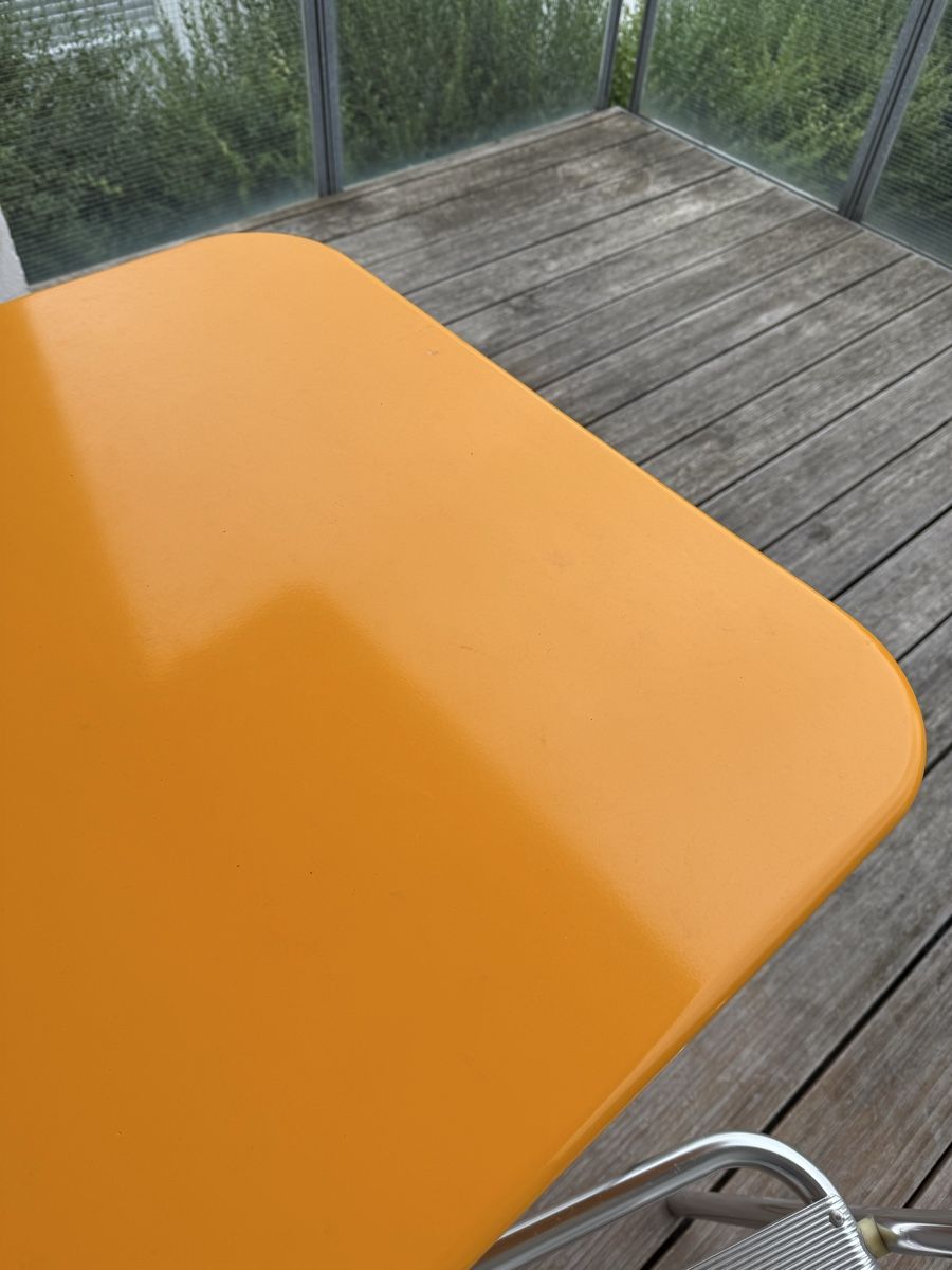 Tables: Design Tisch Orange mit Rohrgestell – D'occasion à Baden par namensalat07 2