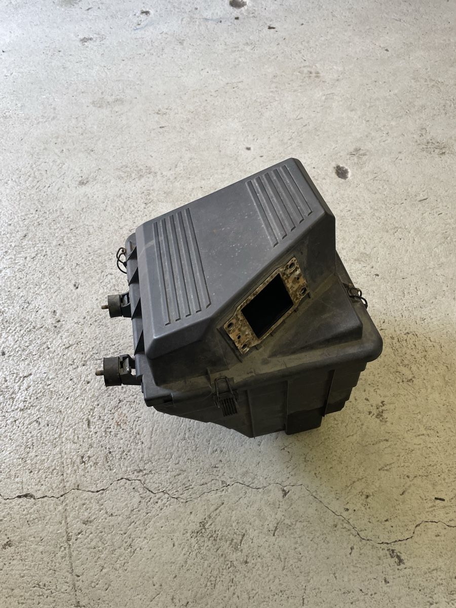BMW Tutti pezzi di ricambio auto: BMW E36 318i/318is Luftfilerkasten – Usato da Steinach venduto da dd.grg