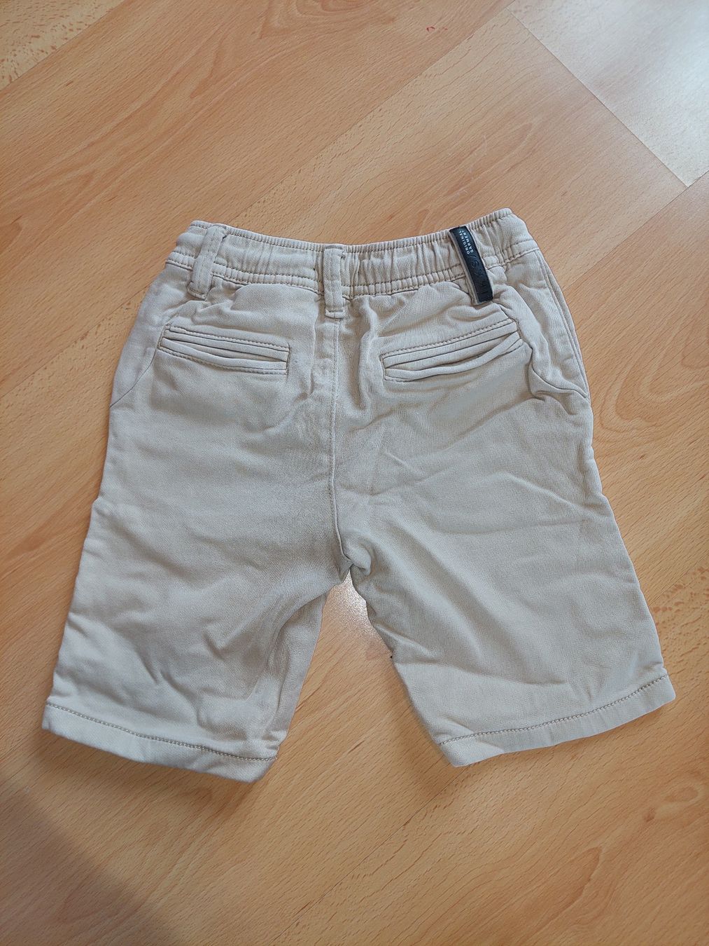 IKKS Pantaloni: Short IKKS, taille 104 cm – Usato da Épalinges venduto da lola_vp_99 1