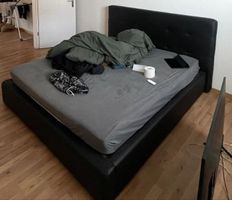 Bett mit Matratze und Lattenrost gut erhalten