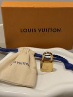 Louis Vuitton Schloss gold mit Beutel und Box