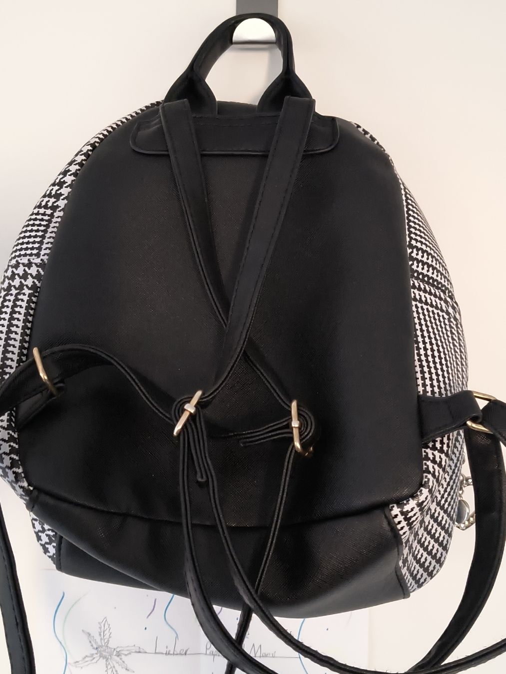 Rucksäcke: Schicker Damenrucksack schwarz/weiss Karomuster – Gebraucht aus Oberweningen von Bumblebee2 1