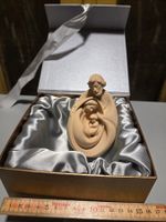 Holzfigur von Maria und Josef mit Kind