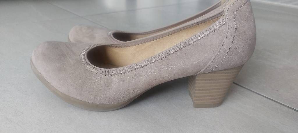 Chaussures femmes: schöne Pumps  – D'occasion à Chur par mal_6m7r