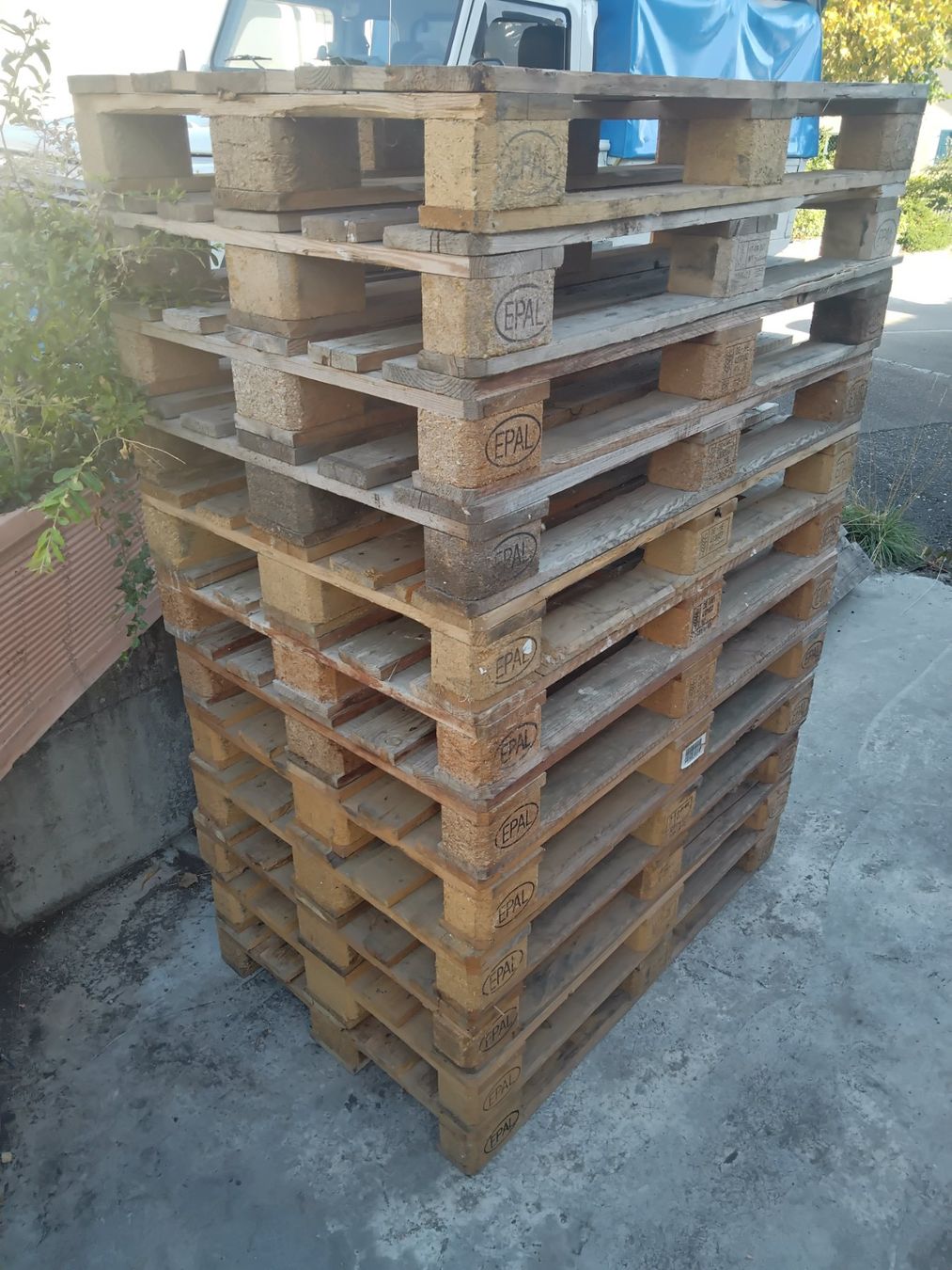 Pallets: 12 Europalette gebraucht – Usato da Nuglar venduto da lampa-radio