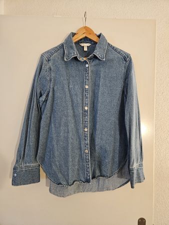 Coole Denim Hemdbluse Gr. S - Perfekt für den Frühling! 👖🌸