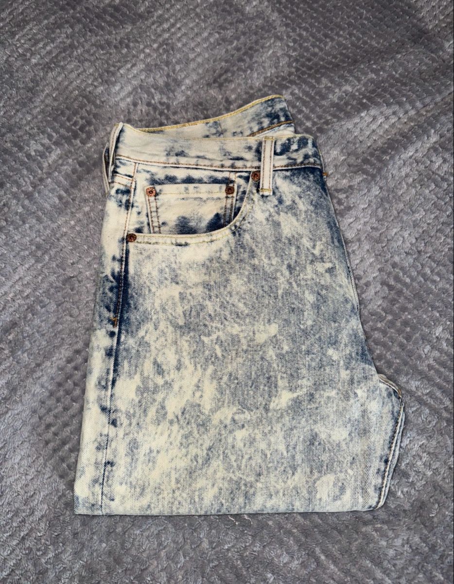 Levi's Jeans: JEAN DÉLAVÉ LEVI'S – Nuovo (secondo la descrizione) da Aigle venduto da ama_n8k2