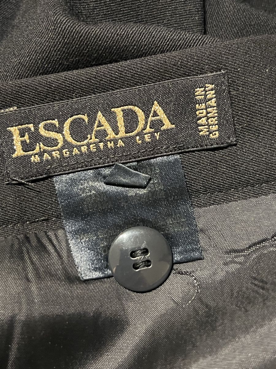 Escada Jupes: Jupe crayon en laine Escada – D'occasion à St-Pierre-Clages par ste_xk6p 4