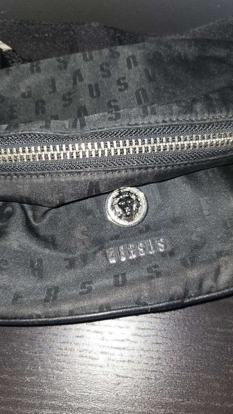 Versace Taschen: Versus Versace Bauchtasche – Gebraucht aus Gampel von Seilerwatches 1