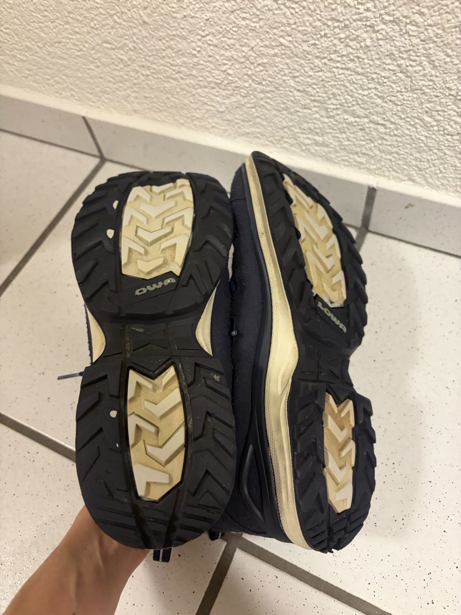 Lowa Chaussures hommes: Lowa Trekkingschuhe Grösse 42 – D'occasion à Urdorf par worldaround 1