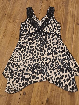 Damen Top mit Spitzenbesatz Leopardenmuster Grösse 36