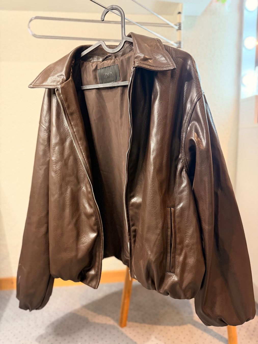 Zara Jacken: Blouson bomber Zara – Gebraucht aus Orbe von dam_8v5y