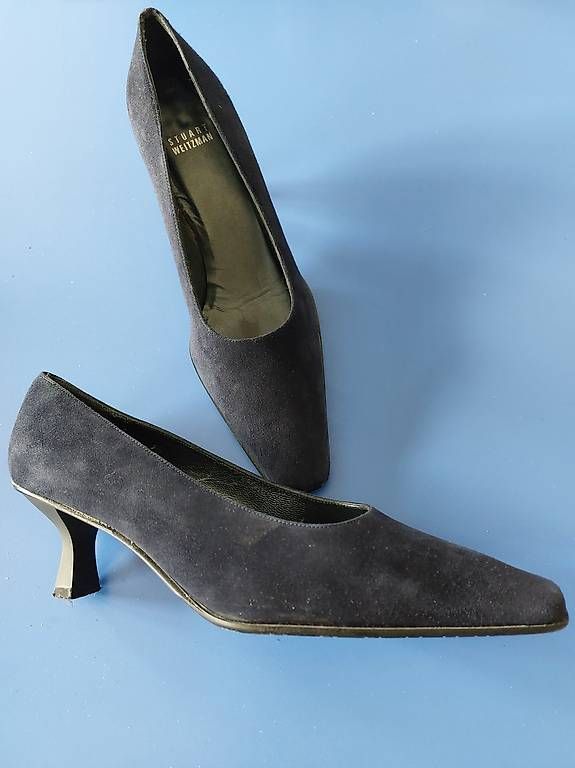 Chaussures femmes: Dunkelblaue Velourleder Pumps von Stuart Weitzmann – D'occasion à Luzern par was_d7mx 1