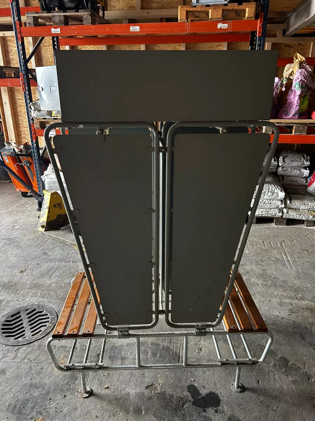 Guardaroba: Garderobe – Usato da Dachsen venduto da sto_8w6r 1