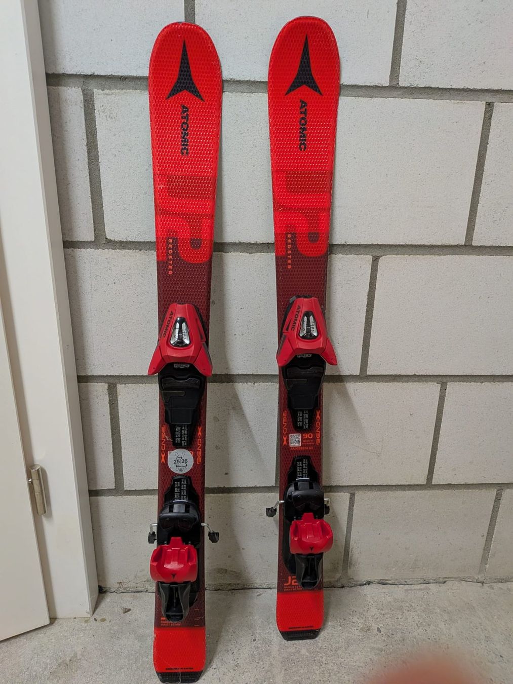 Redster Sci: Atomik Redster 90cm inkl. Atomik Bindung – Usato da Schüpfen venduto da kam_8lxn