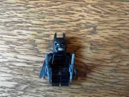 LEGO Batman Minifigur mit Umhang und Zubehör