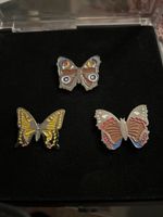 Drei Anstecknadeln Schmetterling diverse Farben