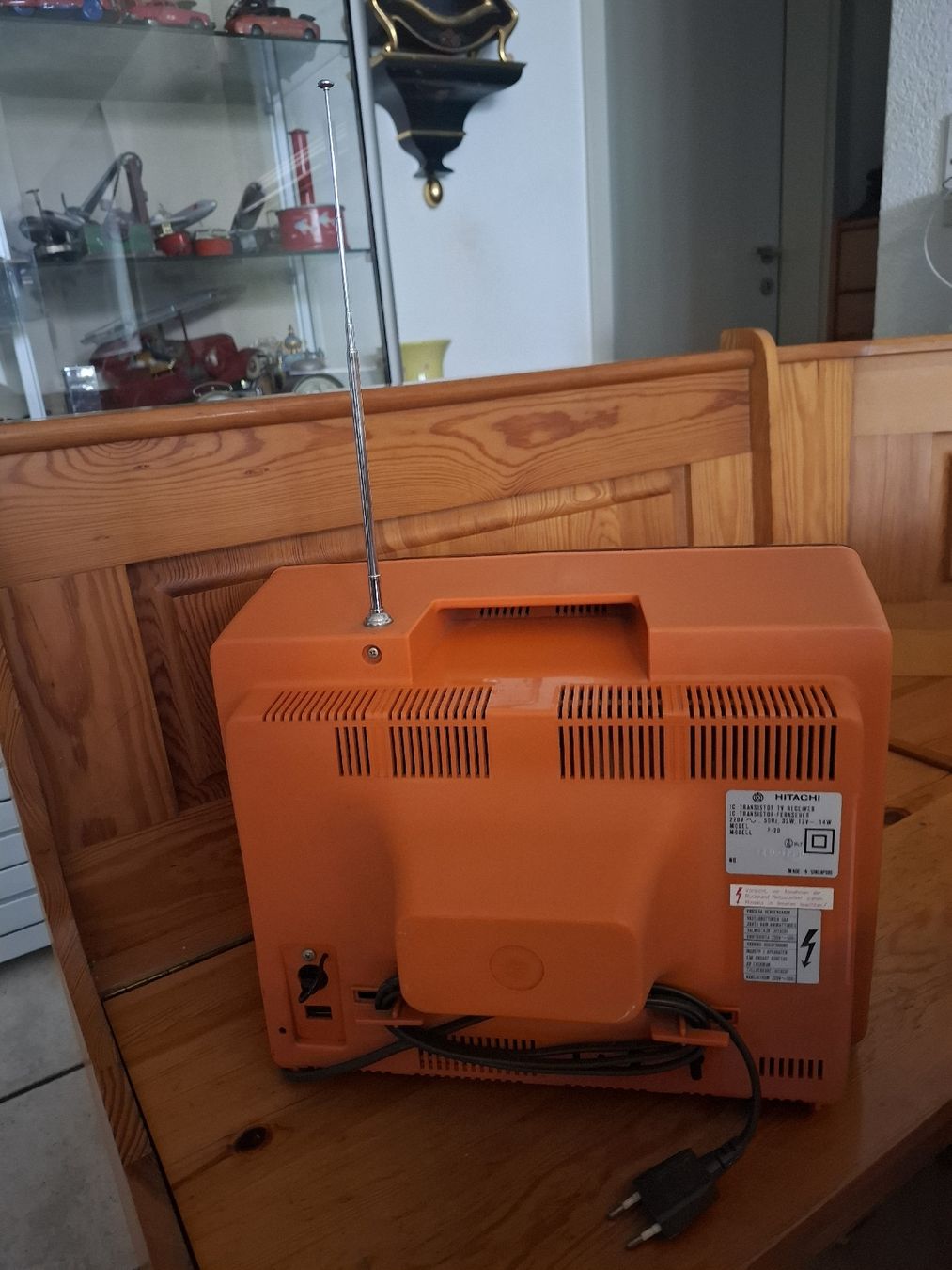 Fernseher: Hitachi TV 1970er Jahr – Defekt aus Hornussen von sagana2 1