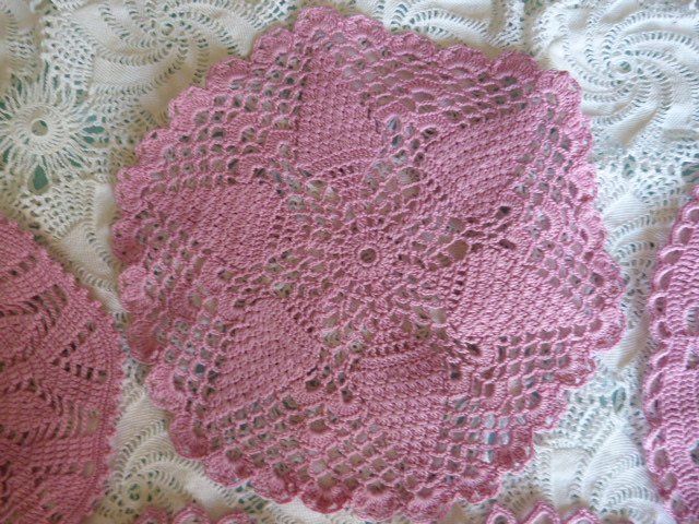 Altra biancheria da tavola: 9 Häkeldeckeli, rosa, Handarbeit, Boho-Style – Usato da Nunningen venduto da Ave51 2