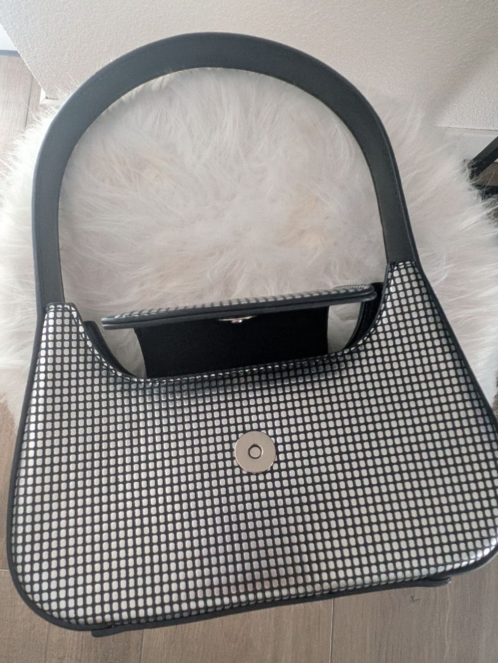 Taschen für Damen: Metallic Shoulder Bag – Neu (gemäss Beschreibung) aus Morges von dhi_y2qk 2