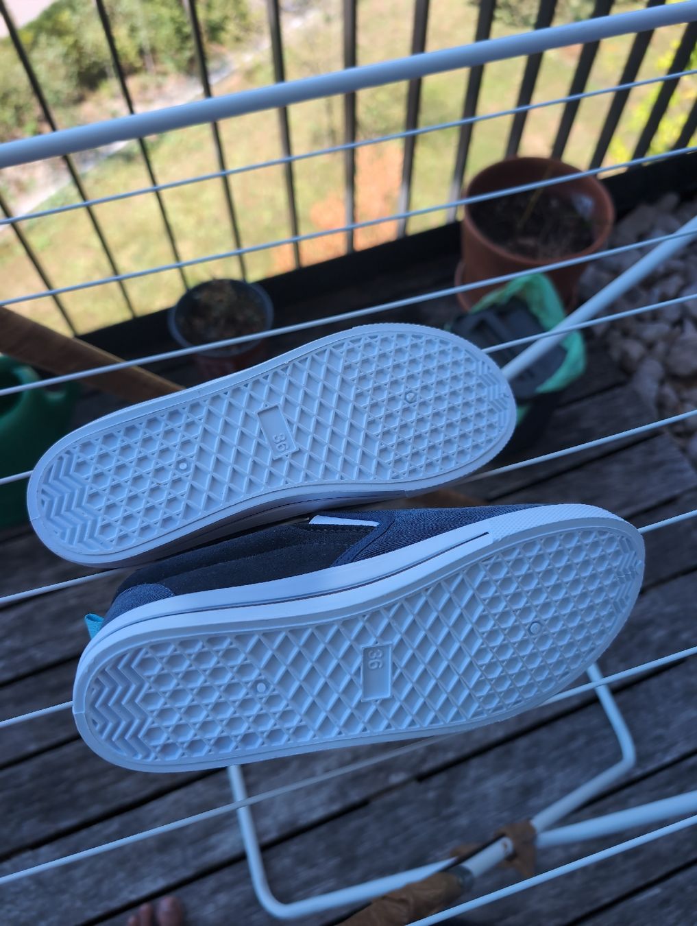 Chaussures garçon: SpongeBob Slip-on Shoes Size 36 Used – Neuf (Voir description) à Zürich par sub_66jp 1