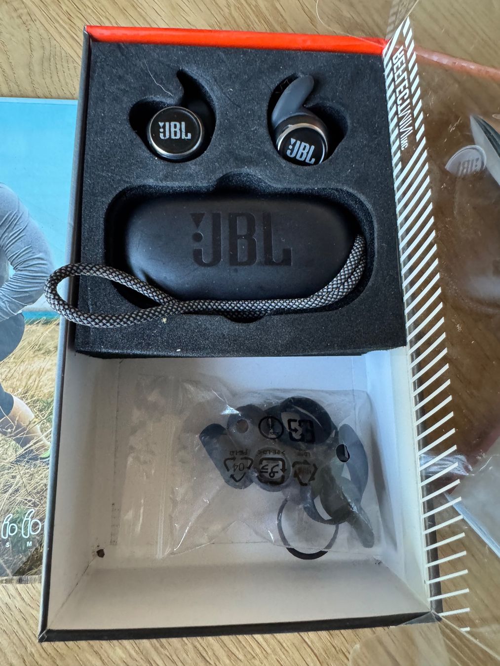 JBL Cuffie: JBL Reflect MINI NC in ear Kopfhörer mit Noisecancelling – Usato da Opfikon venduto da Camparisoda 4