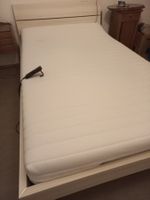 Bett mit elektronisch verstellbarem Lättlirost