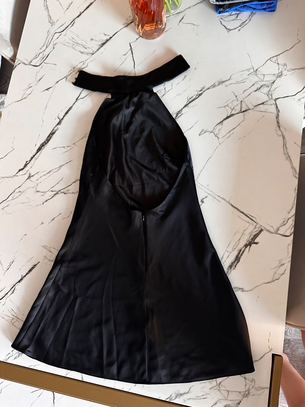 Kleider: Revolve Kleid glänzend – Gebraucht aus Dübendorf von bol_h67v 1