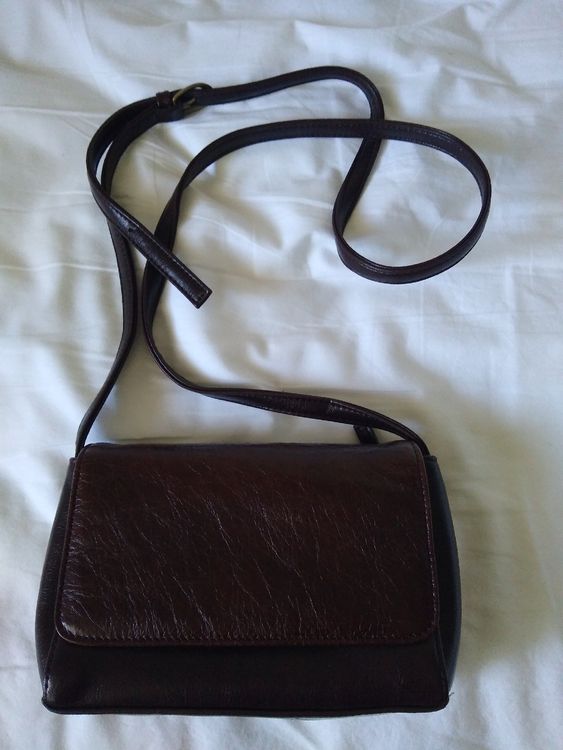 Amazona 23 Cropped Leather Shoulder Bag - Black/Burgundy