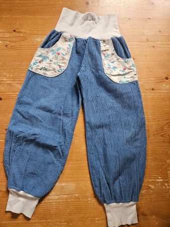 Tolle, bequeme ej molig Hosen 128/134 wie viviv, WIL
