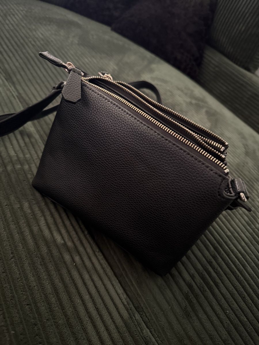Guess Borse da donna: Guess Handtasche – Nuovo (secondo la descrizione) da Trüllikon venduto da sar_5gdt 1
