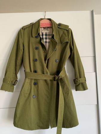 Burberry mantel trenchcoat