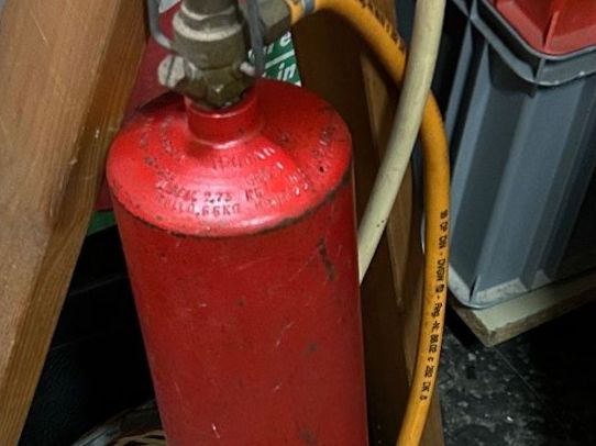 Löten & Schweissen: CFH Lötbrenner mit Gasflasche – Gebraucht aus Etzelkofen von Botti50