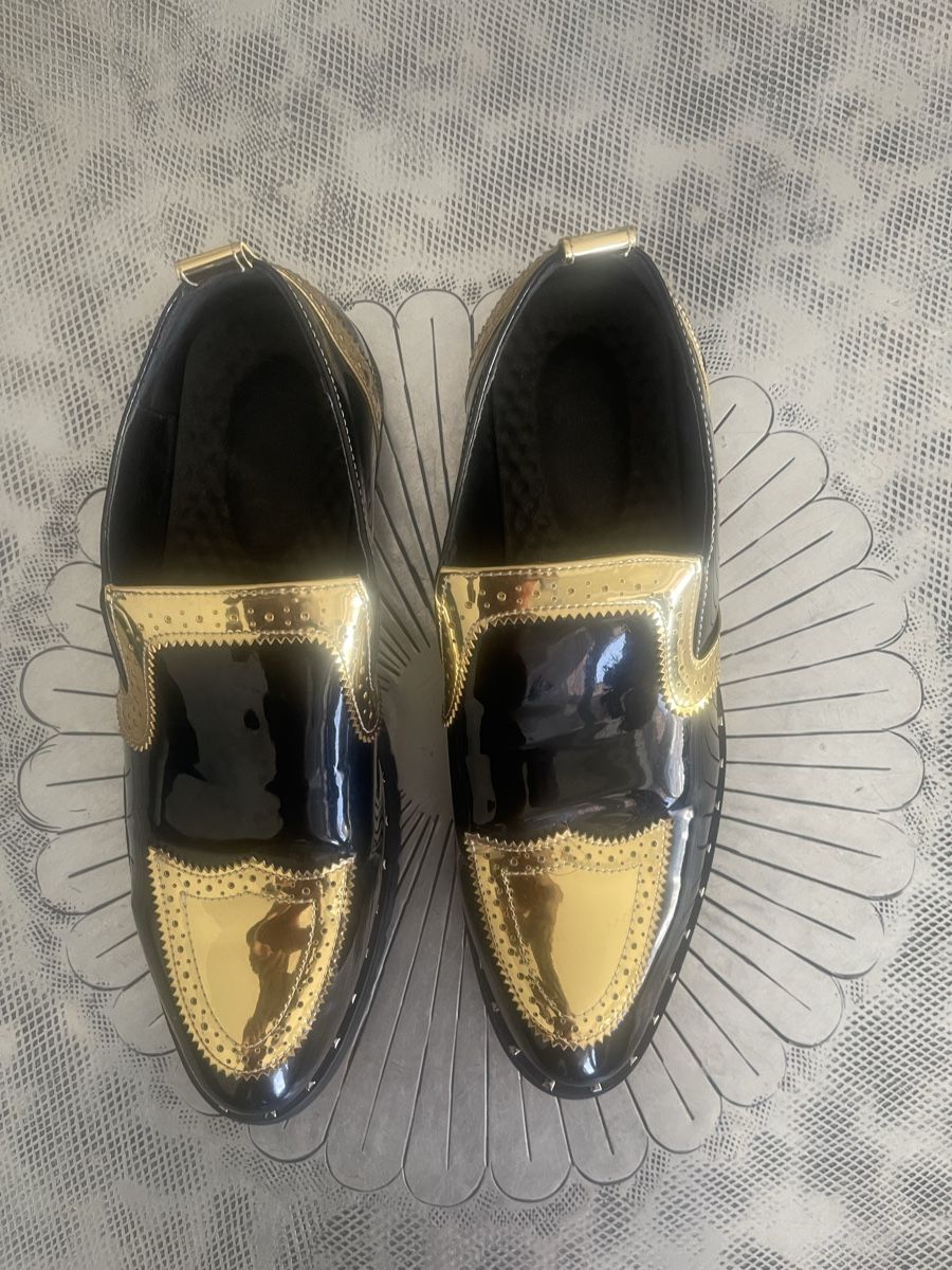 Scarpe da uomo: Chaussures unisexe noir et or taille 43 – Usato da Basel venduto da ICI-CHEZ-NOUS 1