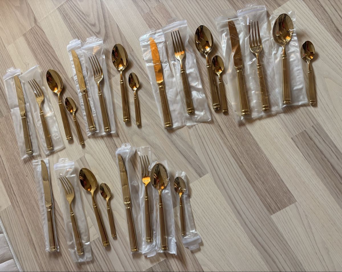 Set di posate: Service de couverts dorés – Nuovo e nell'imballaggio originale da St-Légier- La Chiésaz venduto da anh_9289