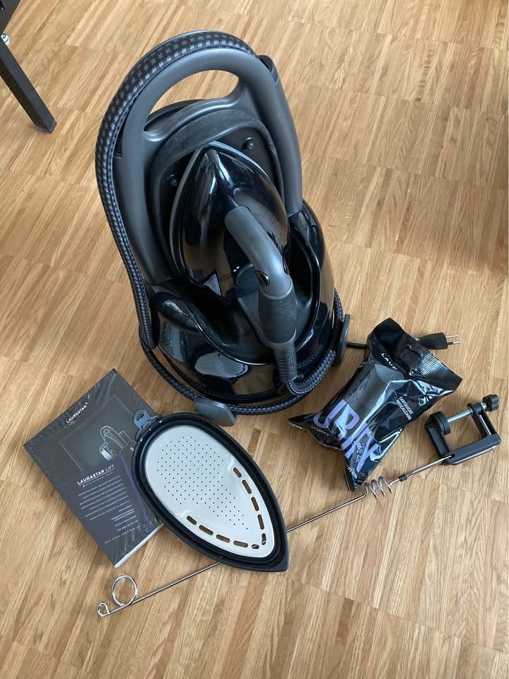 Laurastar Ferri da stiro: LauraStar Lift Plus Ultimate Black – Nuovo e nell'imballaggio originale da Rudolfstetten venduto da Stellina1975 1