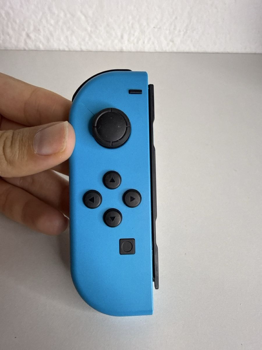 Nintendo Controller: Nintendo Switch Joy-Con Controller Blue Left - works great – Gebraucht aus Ehrendingen von bubulence