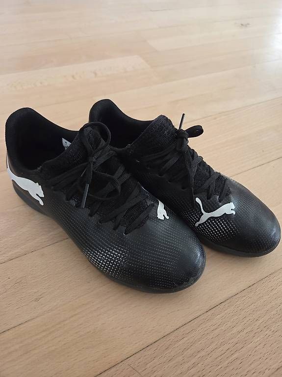 Herrenschuhe: Fussballschuhe Halle – Gebraucht aus Bülach von Boubbleziss